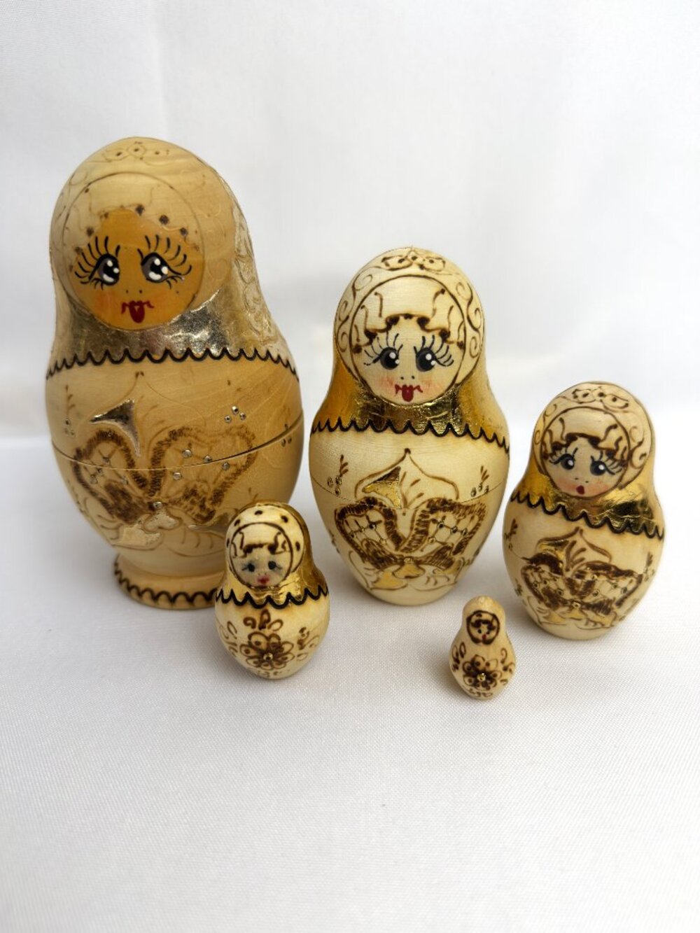 Russian Matryoshka Vintage Nesting Dolls Set of 5 Hand Painted Cream & Gold 5”
